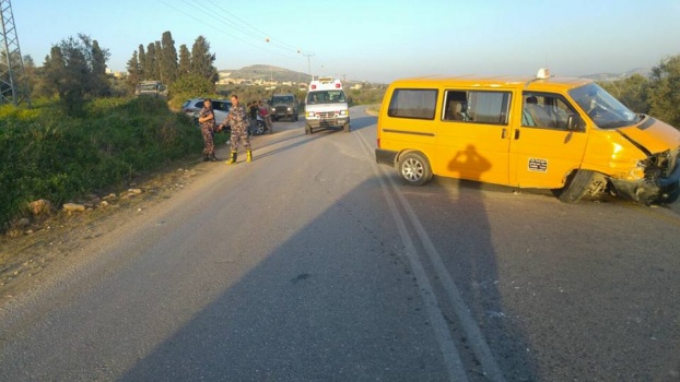 بالصور..خمس اصابات منها اصابتين خطيرتين في حادث تصادم بين مركبتين جنوب جنين