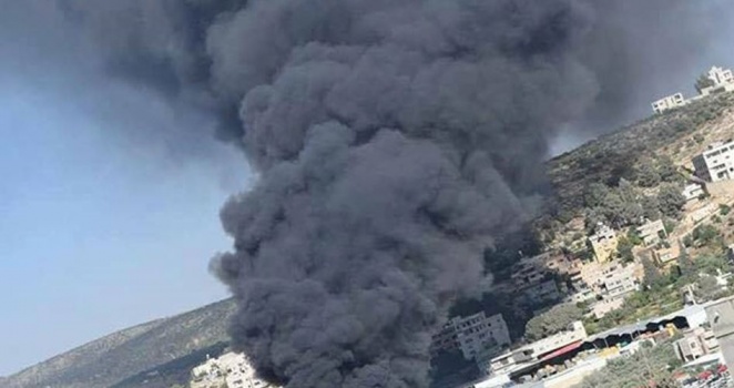 حريق هائل بحسبة بيتا بسبب قنابل الاحتلال