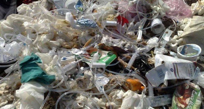 ضبط شاحنة نفايات خطرة اسرائيلية في الخليل