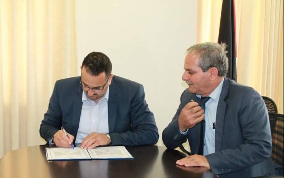 جنين: توقيع اتفاقية شراء للطاقة باستخدام الخلايا الضوئية