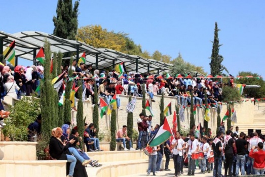وقفة تضامنية مع الاسرى في الجامعة العربية الأمريكية