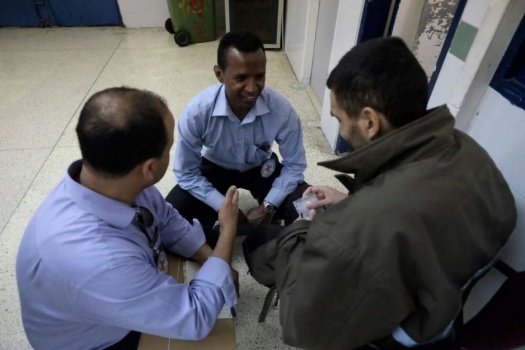 الصليب الأحمر يزور الأسرى المضربين في نفحة لأول مرة