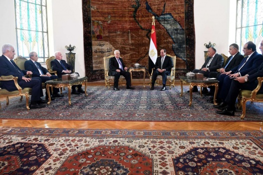 ماذا دار بين الرئيس الفلسطيني ونظيره المصري خلال لقائهما ؟