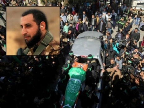 قاتل الشهيد "فقها" يمثل  جريمة الاغتيال