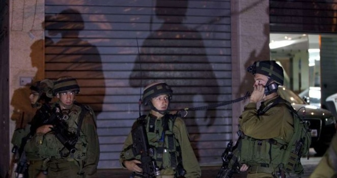 اعتقالات بالضفة والقدس والاحتلال يهدم خيمة تضامن بالخليل