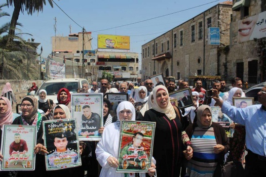 بالصور..مسيرة في جنين تضامنا مع الأسرى المضربين عن الطعام
