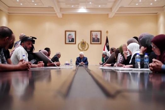 الرئيس خلال استقباله عائلات الأسرى: قضية الأسرى ستطرح خلال لقائي بترامب