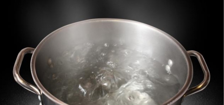 وفاة طفل رضيع سقطت عليه حلة ماء حار
