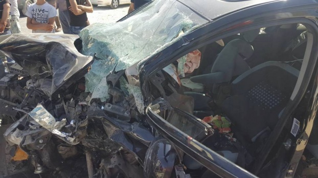 بالصور..10 إصابات بحادث تصادم مركبتين في جنين