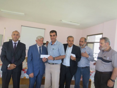 وزير الزراعة يسلم دفعات مالية للمستفيدين من مشروع التنمية الريفية المتكاملة في صانور جنوب جنين