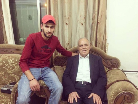 أصابه عمى العينيين فتفتح نور قلبه وازدادت "رشاقة" عقله