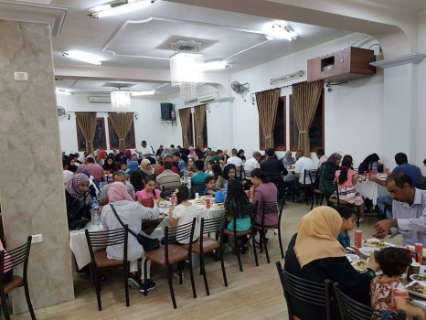 مركز الصحة النفسية في جنين يقيم مأدبة أفطار جماعية لرواده