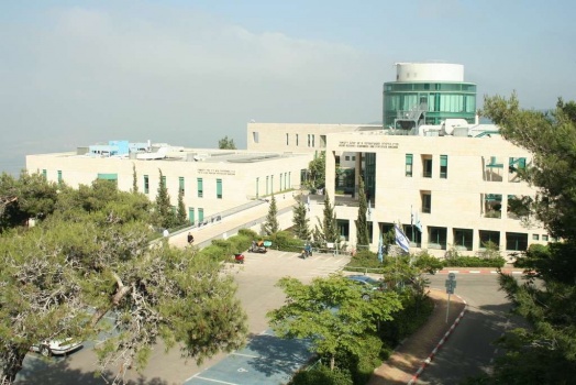 محاضر في جامعة حيفا يطلب إعفاءه من عمله بسبب الحقائق المغلوطة في المدارس