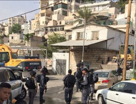 الاحتلال يهدم منزلين ومنشأة تجارية في القدس