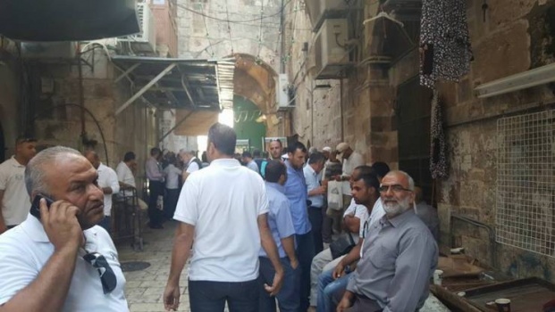 موظفو 'الأوقاف' يرفضون الخضوع للبوابات الالكترونية