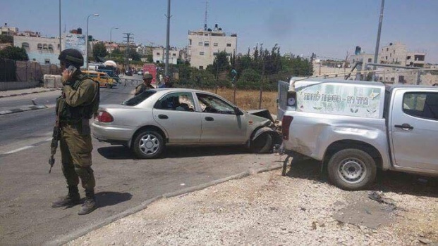 صور: اصابة جندي ومجندة بعملية دهس واستشهاد المنفذ شرق الخليل