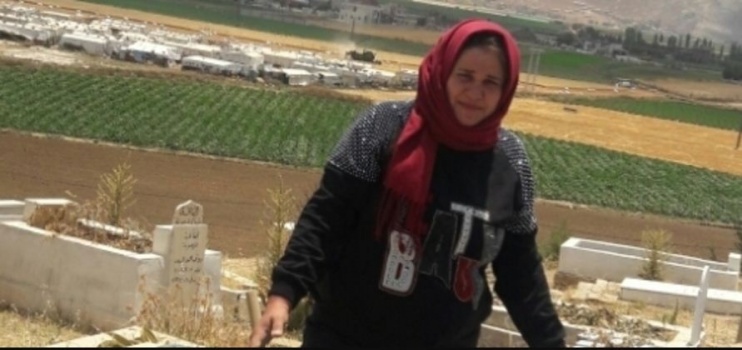 "رأيت ما تبقى من جسد طفلي داخل قبره"... لبنانية تروي تفاصيل مؤثرة خلال دفنها طفلاً سورياً في قبر ابنها