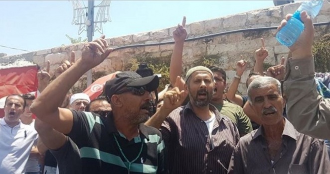قرار باغلاق مساجد القدس والتوجه للصلاة عند أبواب المسجد الاقصى رفضا للبوابات الالكترونية