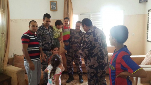 الدفاع المدني يحرر 4 أطفال كانوا عالقين داخل شقه في بلدة اليامون غرب جنين