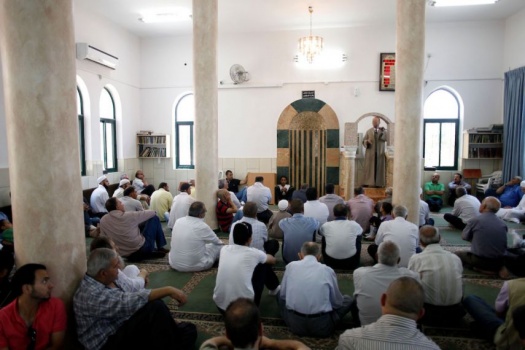 خطب الجمعة بالضفة.. أنتِ وين والأقصى وين؟