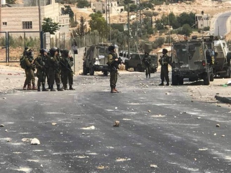 إصابة شرطي فلسطيني بقنبلة في وجهه شرق بيت لحم
