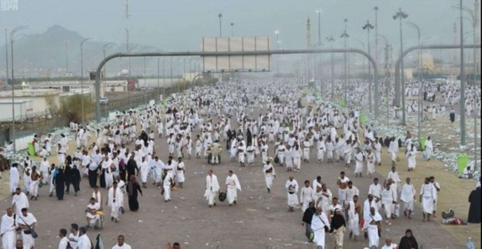 بدء نفرة الحجيج من صعيد عرفات إلى مزدلفة