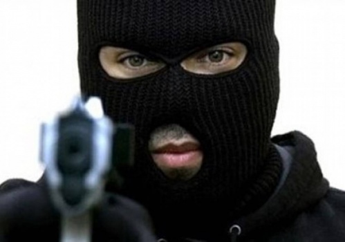 في جنين..مسلح ينتحل صفة شرطة مكافحة المخدرات ليسرق مبلغ مالي وهاتف محمول