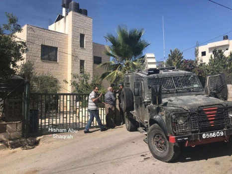 قوات الاحتلال تفرض حظر التجول وتغلق مداخل بيت سوريك شمال غرب القدس
