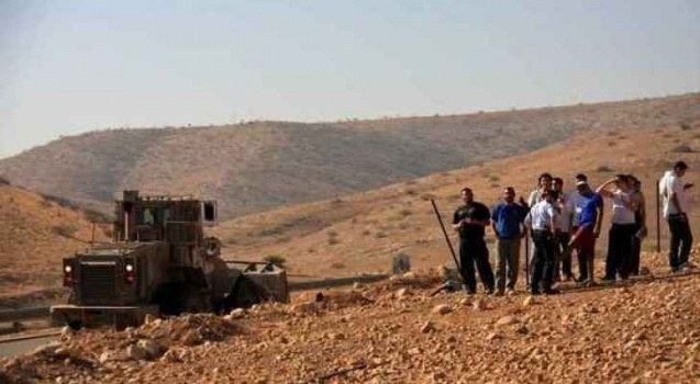 الاحتلال يدمر خط مياه ويجرف طريقا زراعية جنوب طوباس