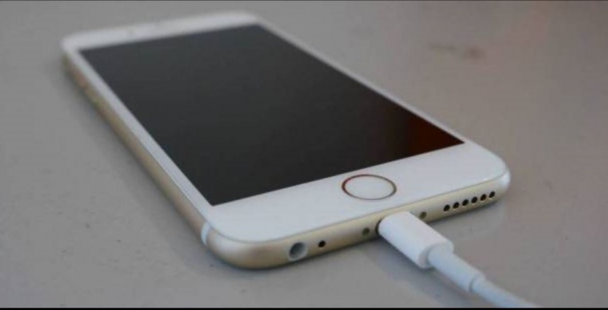 هل لديك موعد عاجل وفرغ شحن الـiPhone؟ طرق بسيطة لشحن البطارية بسرعة