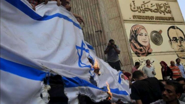 غضب في مصر بسبب استبدال العلم الفلسطيني بالإسرائيلي