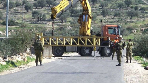 الاحتلال يعزل 11 قرية بمحيط القدس بنصب بوابة حديدية