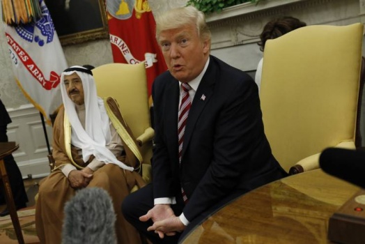 سبب غريب.. ترامب يكشف عن سر غيرته من أمير الكويت!
