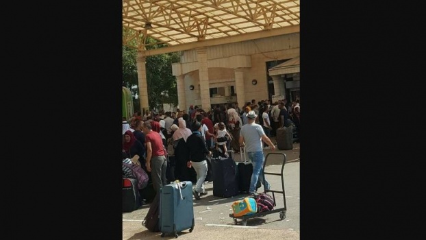 حركة نشطة على معبر الكرامه و٨ الاف مسافر تنقلوا امس السبت