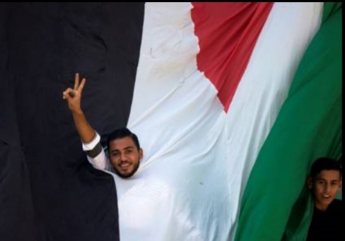 لماذا تؤجل الحكومة الفلسطينية رفع الإجراءات العقابية على غزة ؟
