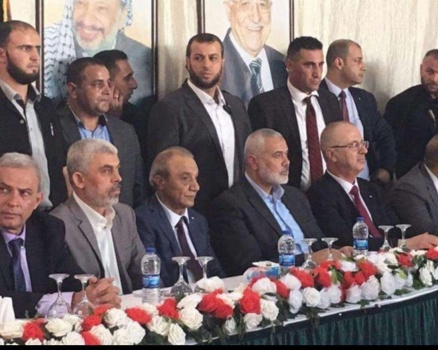 الساعة الواحدة والنصف مؤتمر صحافي بالقاهرة لاعلان المصالحة