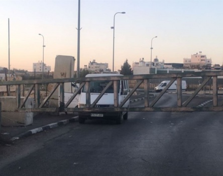 الاحتلال يغلق مدخل بيت عينون