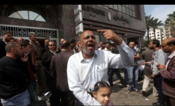نقيب الموظفين: إحالة 2000 موظف للتقاعد المبكر.. والخصومات تعود العام المقبل