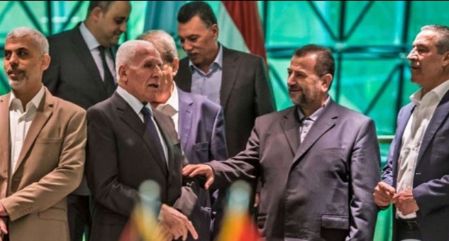 الأحمد: من يطالب بتنفيذ المصالحة دفعة واحدة يضع العصي بالدواليب
