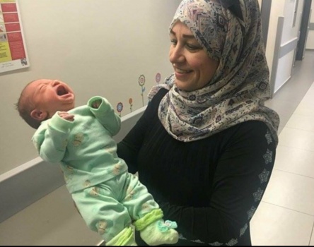 "الولادة تحت الماء".. في القدس