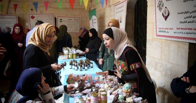 بالصور..  افتتاح معرض للمنتجات الزراعية الوطنية في طولكرم
