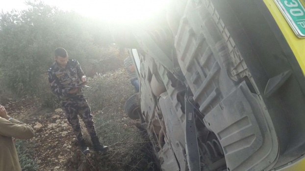 بالصور..إصابة أربعة مواطنين بحادث سير جنوب جنين