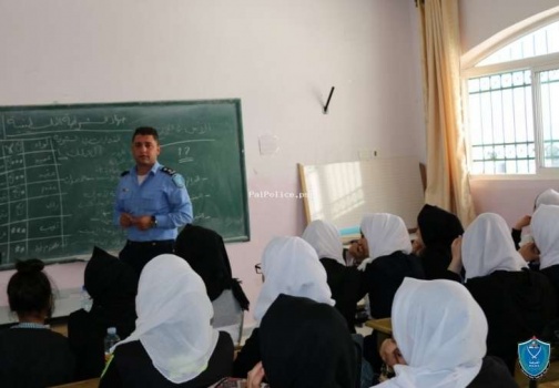 الشرطة تنظم محاضرات توعية حول مخاطر الأجسام المشبوهة ومخاطر الانترنت في جنين
