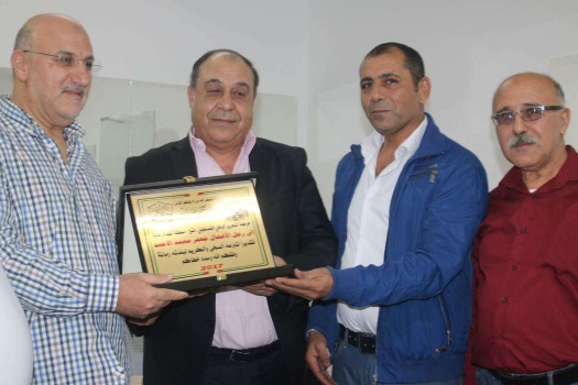 بالصور...محافظ جنين وفعاليات رمانة يكرمون رجل أعمال لتبرعه السخي