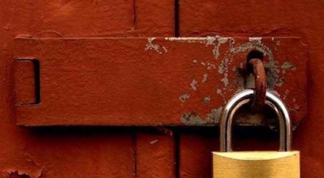 الخليل: ايقاف مخبز عن العمل لإفتقاده الى شروط الصحة
