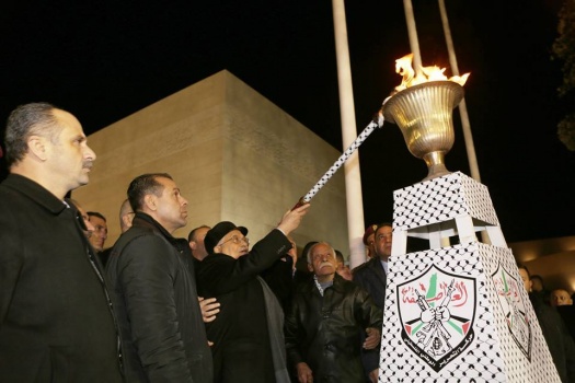 الرئيس يوقد شعلة الانطلاقة الـ53 لحركة "فتح" والثورة الفلسطينية