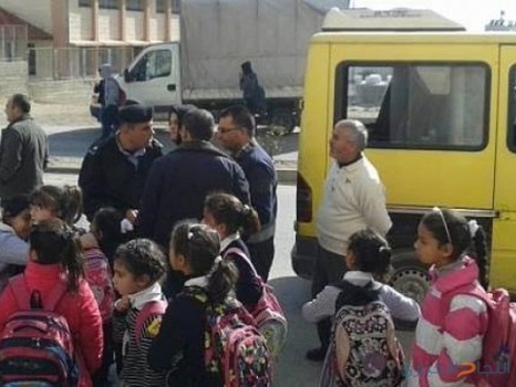 ضبط حافلة مدرسية بحمولة زائدة والسائق لا يحمل رخصة حافلة في نابلس