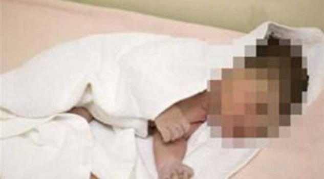 حدث في بلد عربي.. قتلت رضيعتها فور ولادتها والسبب!