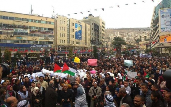 بالصور..مسيرة بنابلس تأكيدًا على عروبة القدس ورفضا للقرار الأمريكي
