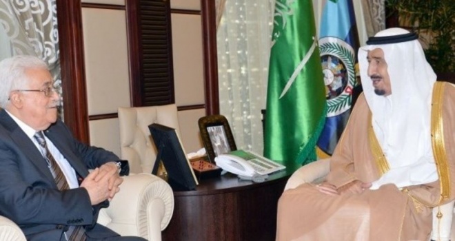 العاهل السعودي يطالب ابو مازن باستمرار التنسيق اليومي بينهما